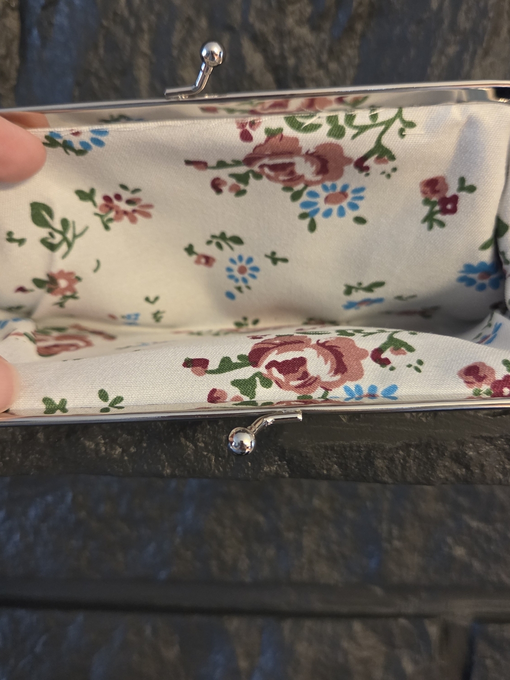 Floral Print Black Change Purse - Feminine Rose Pattern - Picture 2 of 3